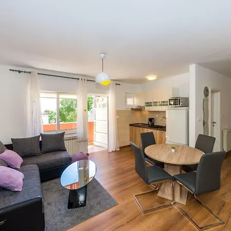 Simoni Zd Apartment *