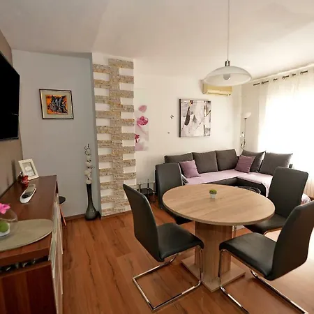 Simoni Zd Apartment